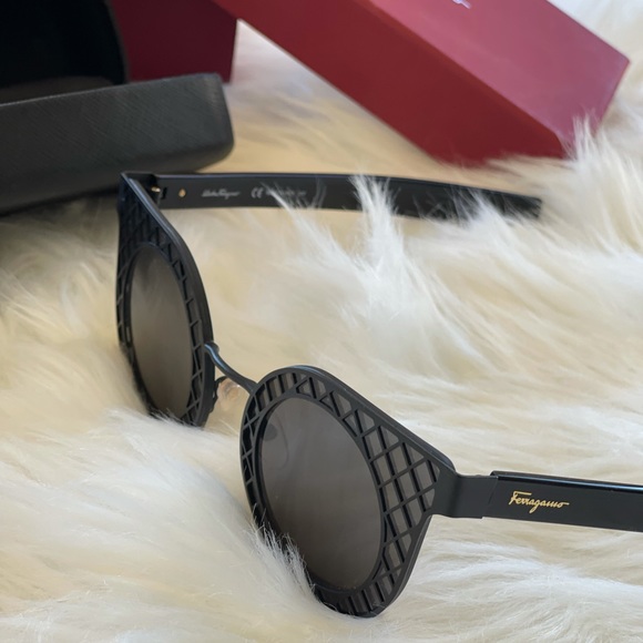 Salvatore Ferragamo 42mm Sunglasses Matte Black - Picture 8 of 16